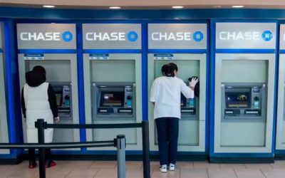 Too-Big-To-Fail Banks Flooded With Deposits As Bank Run Drains Small Bank Of Cash