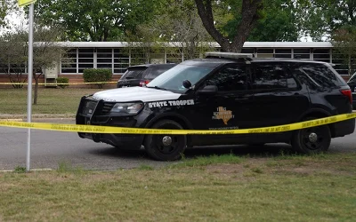 Student Found Dead Hanging From A Tree At High School In Austin oan