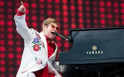 Elton John Hospitalized After Fall oan