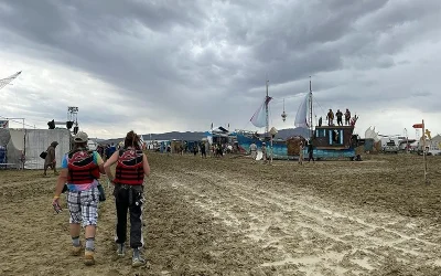 Burning Man Attendees Trapped After Flooding Turns Land Into Mud Pit, 1 Death Investigation oan