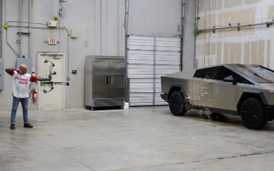 Joe Rogan Shoots Arrow At Cybertruck’s Stainless Steel Exoskeleton