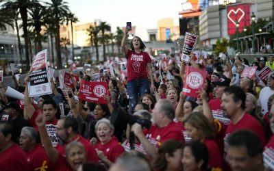 Vegas Strip Hotel Workers Could Go On Strike This Month oan