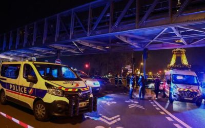 Hammer-Wielding Man Shouting ‘Allahu Akbar’ Kills Paris Tourist, Wounds 2 More