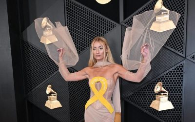 Singer Montana Tucker Wears Dress With Ribbon Honoring Israeli Hostages oan