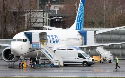 United Boeing 737 Flight Loses External Panel Mid-flight  oan