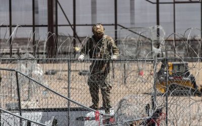 Over 500 Illegal Immigrants Charge, Break Through Razor Wire In Texas oan