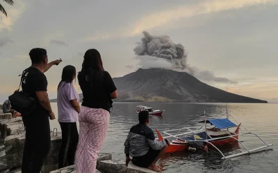 More Than 2,100 People Are Evacuated After Indonesian Volcano Eruption oan