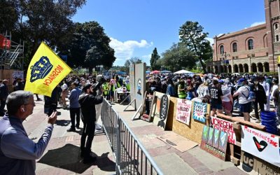 Pro-Israel, Pro-Palestinian Demonstrators Dispute On UCLA Campus oan
