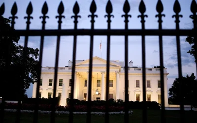 1 Dead In Crash Outside White House oan