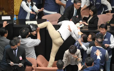 Taiwan Lawmakers Descend Into Brawl oan