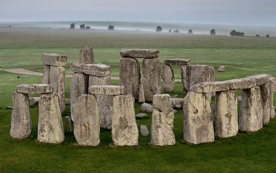 Environmentalist Protesters Spray ‘Orange Powder Paint’ On England’s Stonehenge oan
