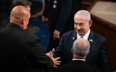 Netanyahu Gifts Sen. Fetterman A Silver Pager oan