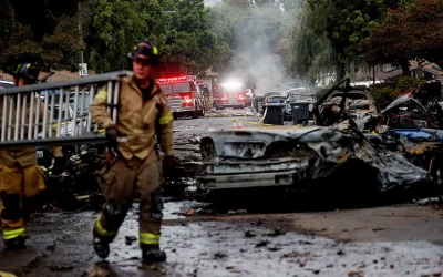 Plane crashes into San Diego neighborhood, killing several and igniting at least 15 homes oan