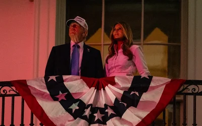 Melania joins Trump in doing his signature dance as they celebrate Fourth of July at WH oan