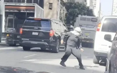 DHS Secy. Noem blames sanctuary laws after violent mob attacks ICE agents in San Francisco, assailant threatens to stab officer