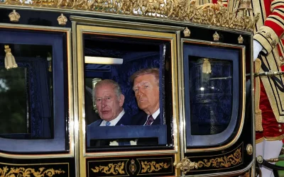 Trump, First Lady ride with their Majesties in carriage to Windsor Castle oan