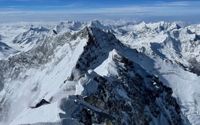 Hundreds of hikers still stranded on Mount Everest after storm, 2 dead oan