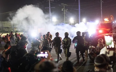 Judge orders ICE agents in Chicago to wear body cameras amid violent anti-ICE riots oan