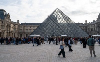 Two suspects arrested in connection to Louvre precious jewels heist oan