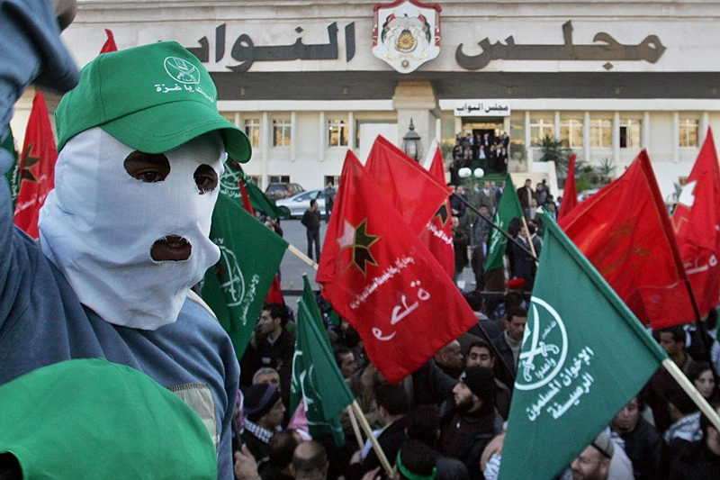 Trump signs EO directing admin. to initiate process of designating chapters of Muslim Brotherhood as FTOs and SDGTs oan