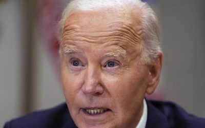 Joe Biden’s Family Christmas Photo Is So Awkward And Wrong