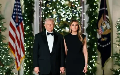 Official Christmas portrait with President Trump and First Lady released by WH oan