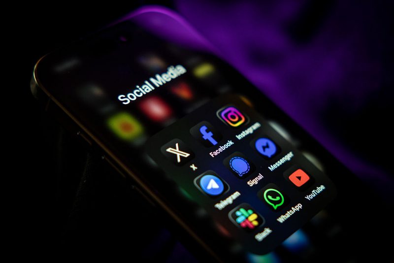 Meta and YouTube face jury in L.A. trial over claims their apps cause addiction, harm minors oan