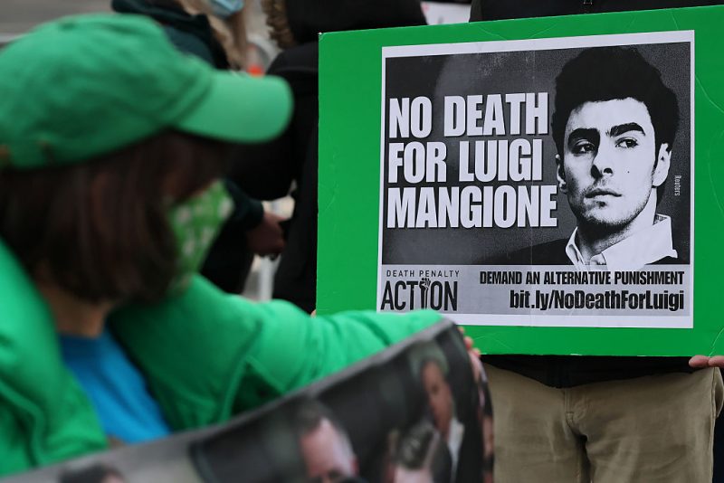 Luigi Mangione and legal team appear in court to challenge death penalty oan
