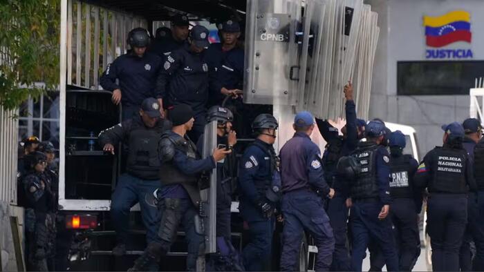 Trump Cancels 2nd Wave Of Strikes On ‘Cooperative’ Venezuela – Political Prisoners Freed