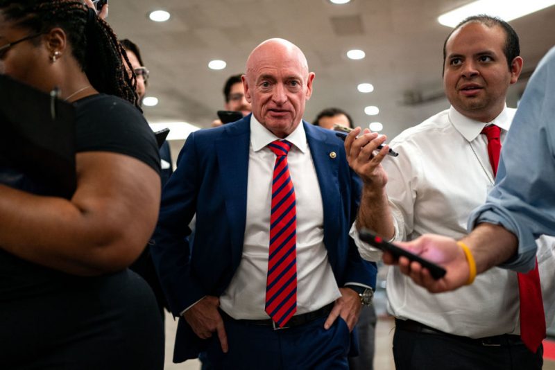 Sen. Kelly seriously considering running for president oan