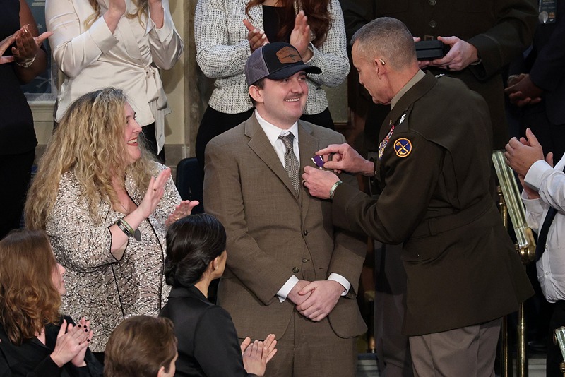 Trump honors fallen and injured West Virginia Guardsmen Beckstrom and Wolfe with Purple Heart oan