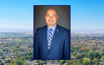 Newly-elected mayor collapses and dies suddenly during Town Hall meeting oan