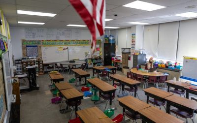 Judge blocks 6 state school districts from displaying Ten Commandments oan