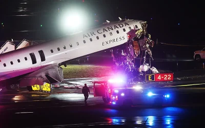 2 pilots dead and at least 41 hospitalized after Air Canada jet hits fire truck at LaGuardia oan