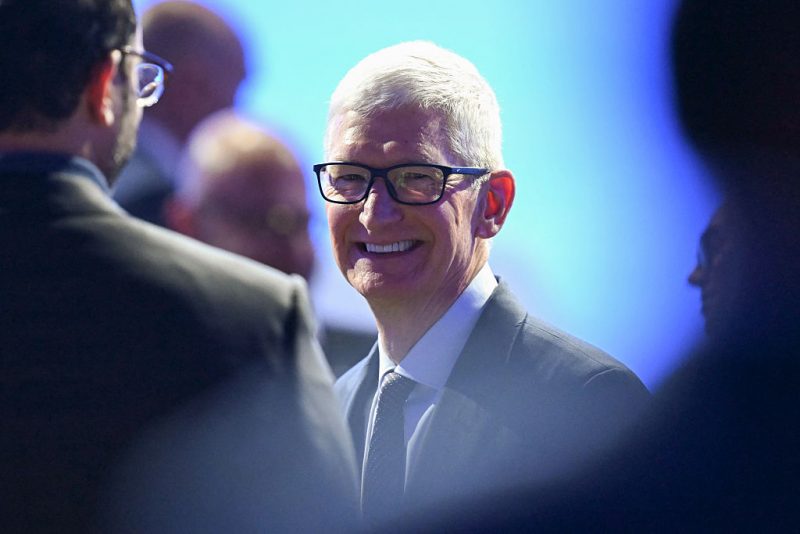 Trump commends Apple CEO Tim Cook after stepping down: ‘An amazing leader and manager’ oan