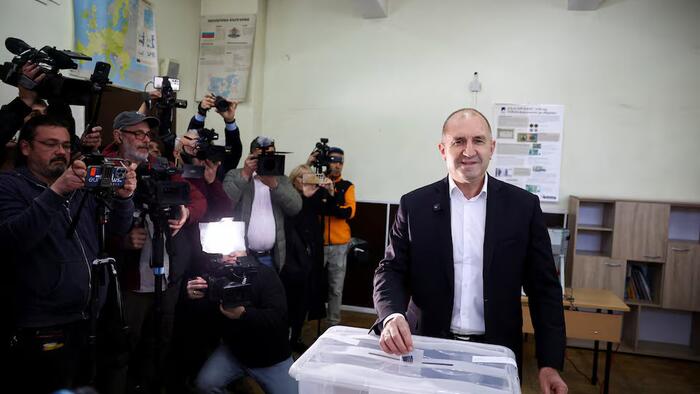 Bulgaria’s Former Pro-Russian President Set For Landsllde Election Win