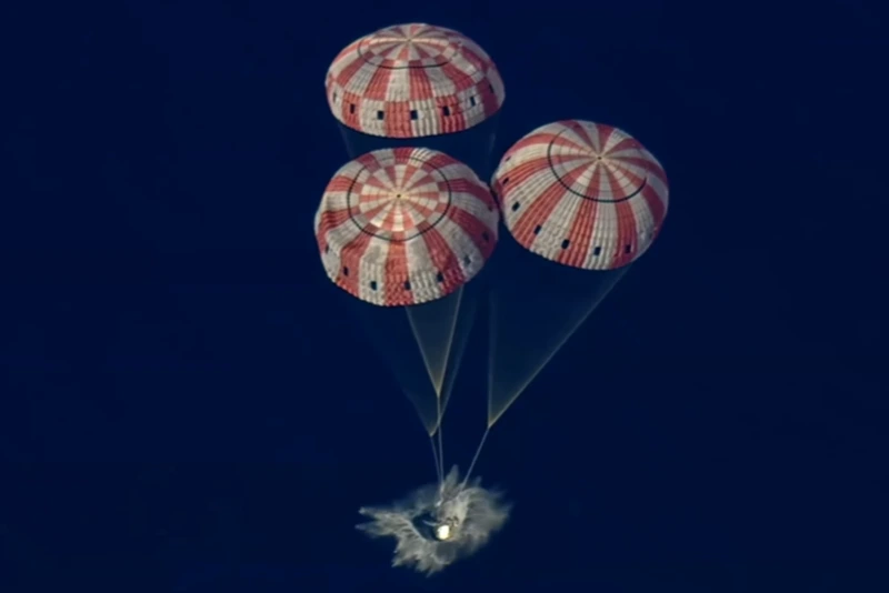 Artemis II splashes down off the coast of San Diego, finishing historic journey around the moon oan