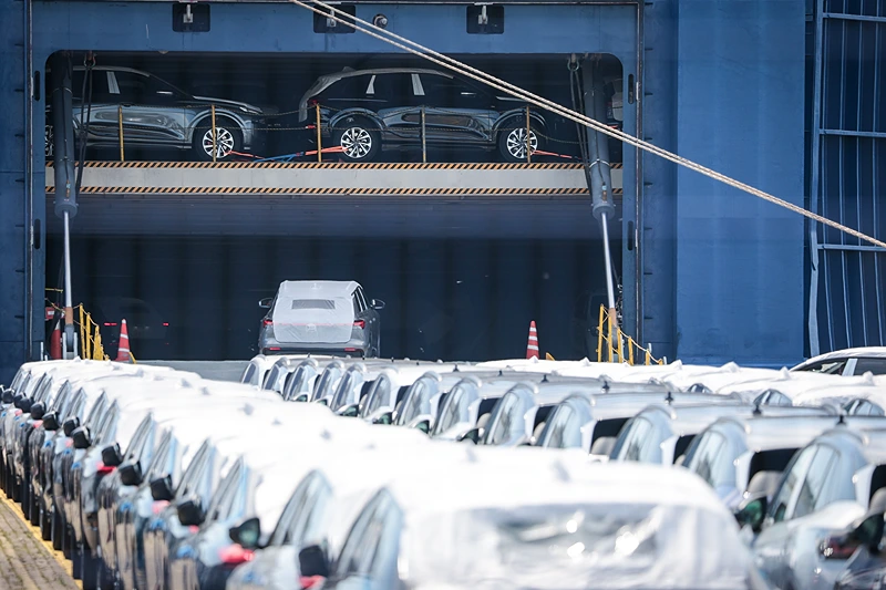 Trump: 25% tariff increase on cars and trucks imported from EU, unless companies produce vehicles in ‘U.S.A. Plants’ oan