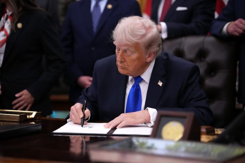 Trump signs EO to impose new sanctions on entities tied to Cuba oan