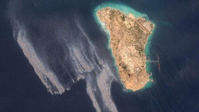 Massive Oil Slick Spotted Off Iran’s Kharg Island, Cause Unknown 