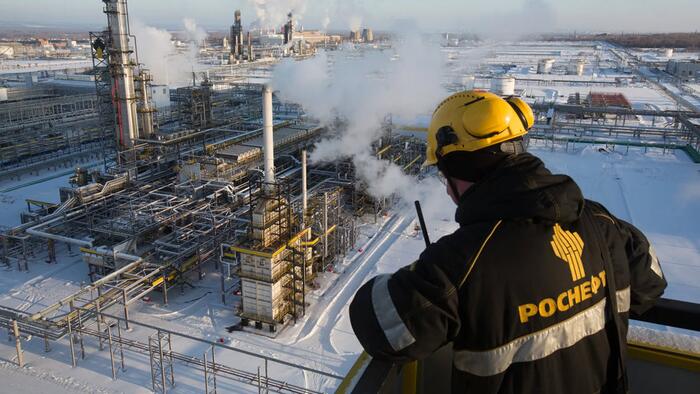 Russian Governors Rush To Deny Fuel Crisis As Rationing Spreads