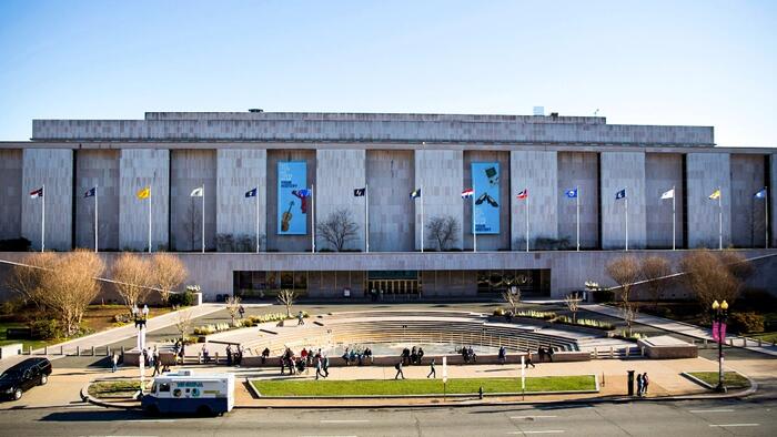 Trump Orders Signs Outside Smithsonian Museum To Warn Of Inaccurate Exhibits