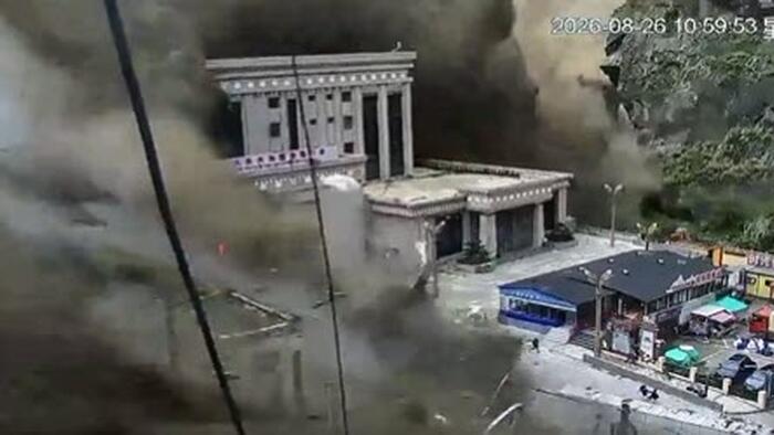 Terrifying Video Captures ‘Day After Tomorrow’-Like Flood Swallowing Entire China-Nepal Border Checkpoint