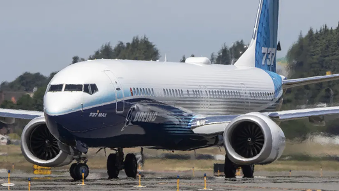 Boeing Extends Losses After FAA Delays 737 Max 10 Approval Over Software Glitch