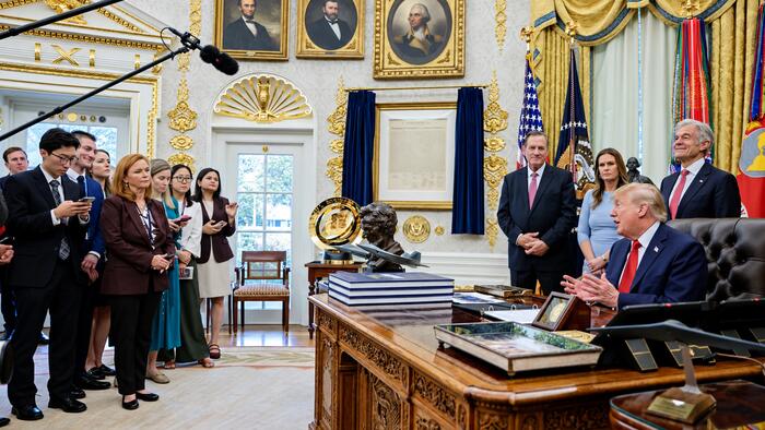 Media TV Pool Won’t Cover Trump As CNN, MS NOW, Politico To Sue Over White House Ban
