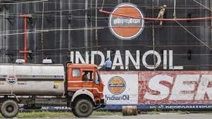 Russia Vows To Keep Selling Oil to India Despite US Tariff Threat