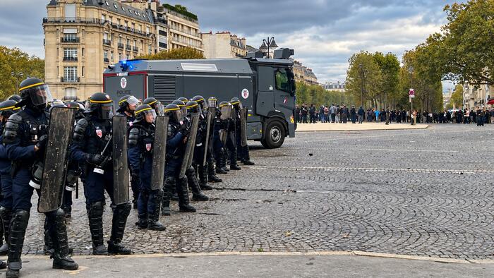 Paris Police Chief Sparks Outcry By Advising Shopkeepers To Hire Private Security Ahead Of Saturday’s Far-Left Protests